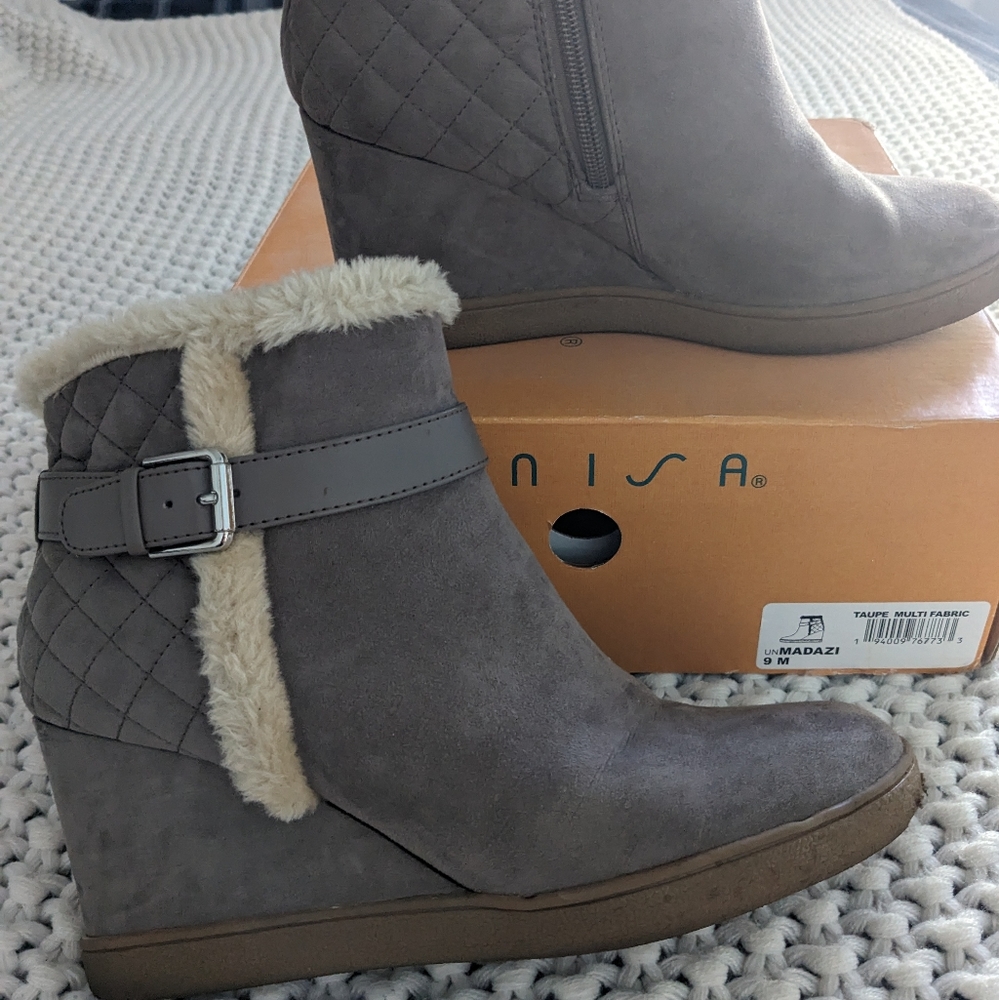 Womens boots, size 9, toupe, suade, fur lined, 3" wedge heel